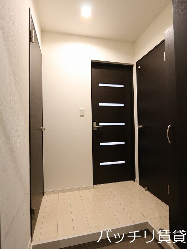 玄関　写真は同シリーズタイプの為、現状優先になります。