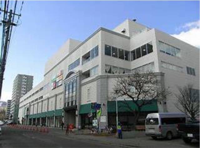 ショッピングセンター　マルヤマクラス（ショッピングセンター）まで674m