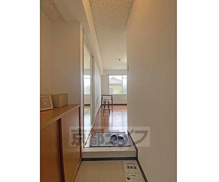 その他部屋・スペース　玄関からみた室内です。