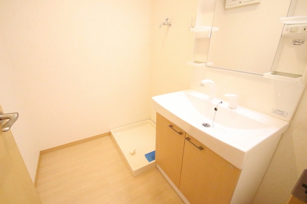 洗面設備　※同物件別号室写真となります。