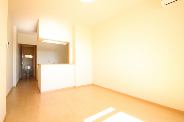 居室・リビング　※同物件別号室写真となります。