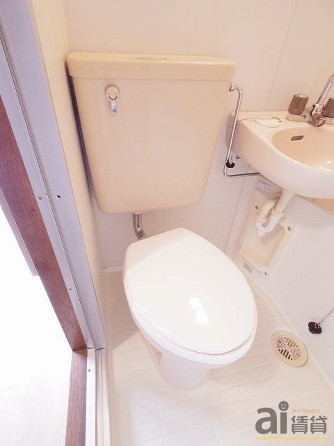 トイレ　※同仕様写真