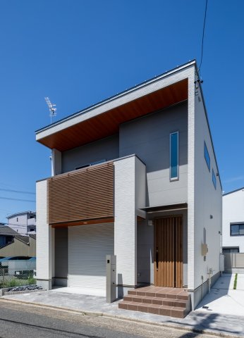 建物外観　同タイプの別物件です。色など異なる場合は現状優先となります。