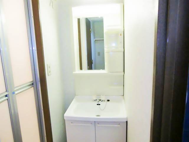 洗面設備　洗面台独立していて洗顔や歯磨きができます