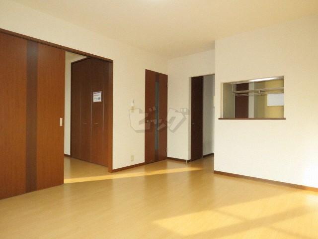 居室・リビング　明るい居間で気持ちまで明るくなりますね！