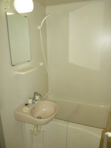 バス・シャワールーム　設備・仕様は号室により異なる為、現況を優先致します。