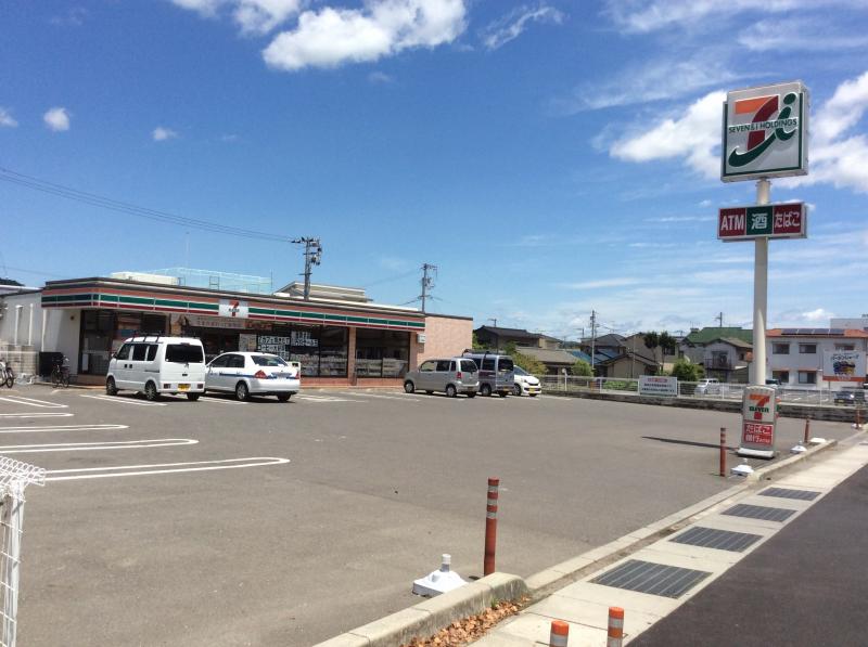 コンビニ　セブンイレブン岡山中井店（コンビニ）まで664m