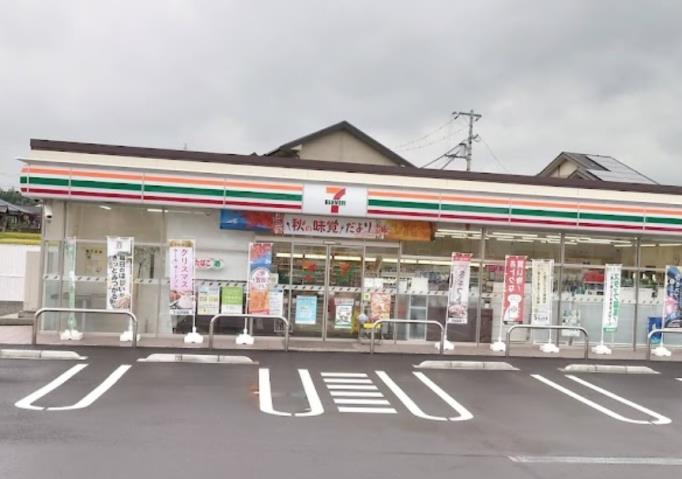 コンビニ　セブンイレブン（コンビニ）まで203m