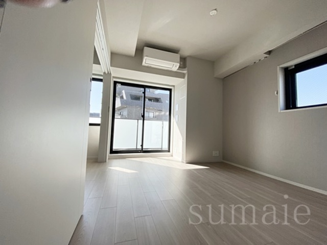 居室・リビング　明るいリビングです☆