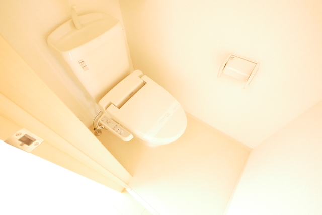 トイレ　★人気の温水洗浄便座付です★