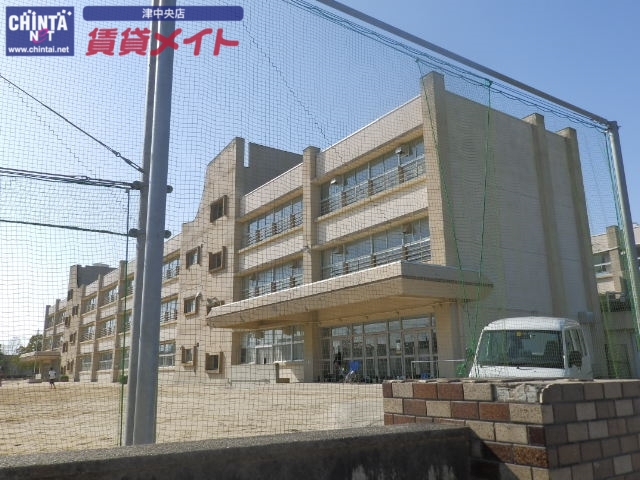 中学校　津市立橋南中学校（中学校）まで1300m