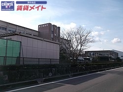 高校・高専　三重県立津工業高等学校（高校・高専）まで400m