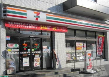 コンビニ　セブンイレブン 港区南青山7丁目中央店（コンビニ）まで18m