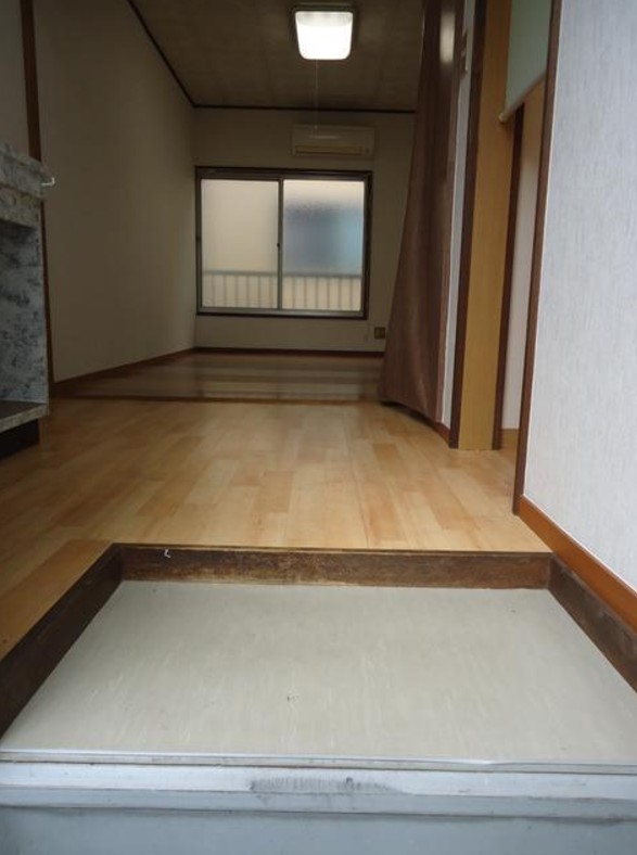 玄関　※別部屋参考写真