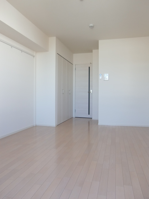 居室・リビング　８.６帖の広い洋室