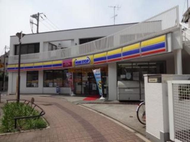 コンビニ　ミニストップみどり台駅前店（コンビニ）まで555m