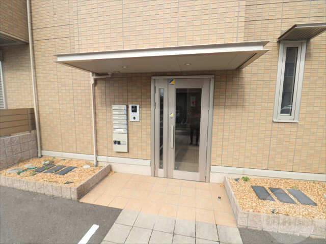 エントランス　オートロック付きで安心です
