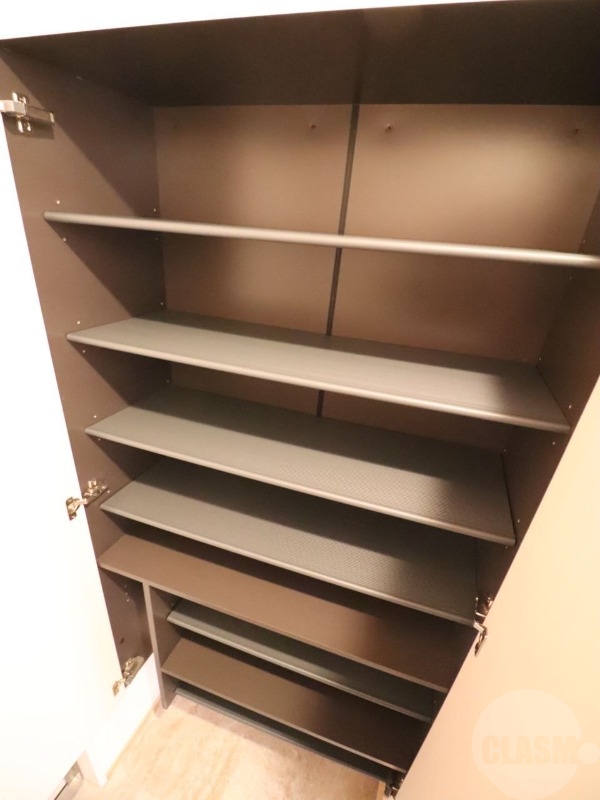 収納　大きなシューズボックス付きの玄関です