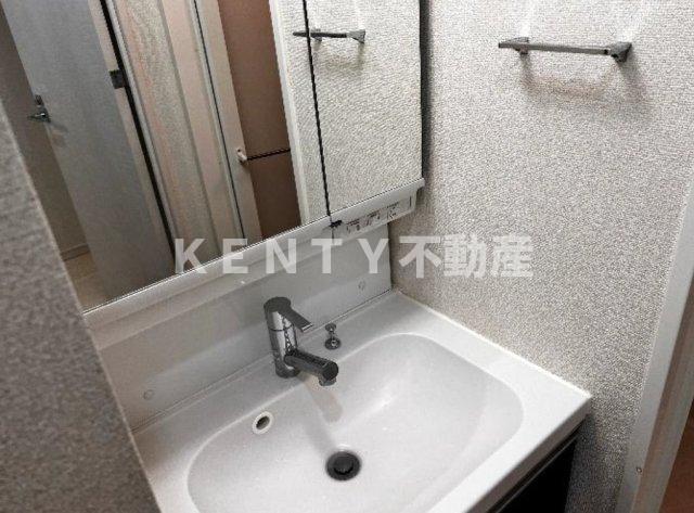 洗面設備　明るい洗面所です