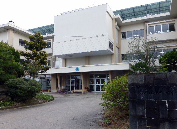 小学校　境港市立中浜小学校（小学校）まで636m