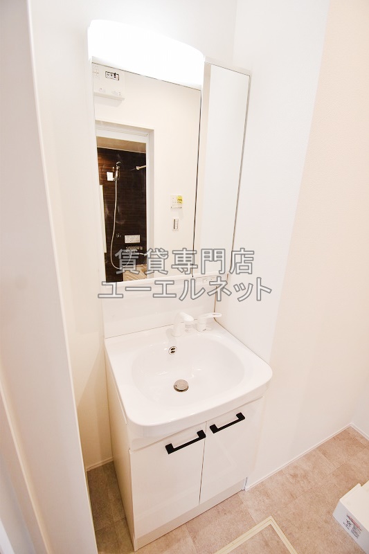 洗面設備　シャワー付洗面台