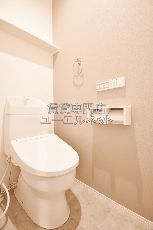 トイレ　温水洗浄便座付き