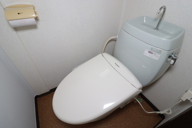 トイレ　温水洗浄便座