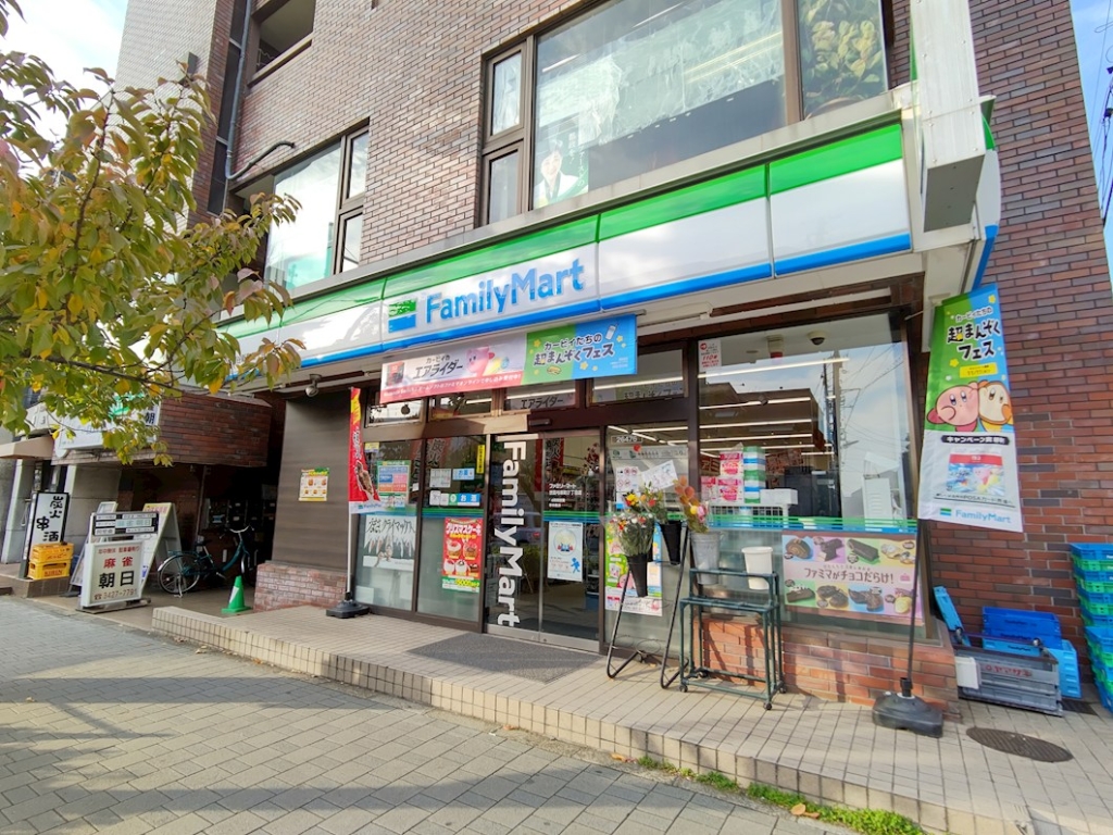 コンビニ　ファミリーマート 世田谷新町三丁目店（コンビニ）まで396m
