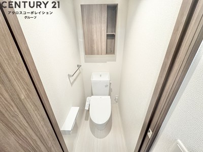 トイレ　温水洗浄便座付きのトイレです♪