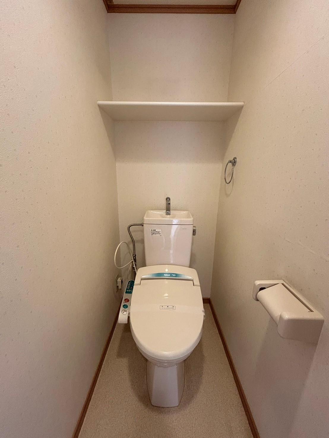 トイレ　※反転写真。現状優先。