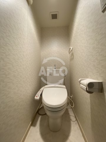 トイレ　サクシード南森町　温水洗浄便座