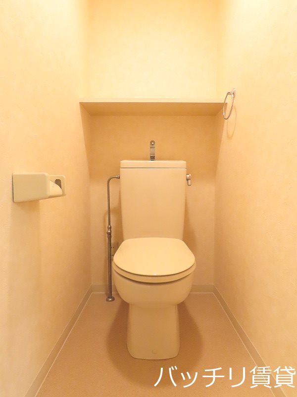 トイレ　別号室写真のため、現況を優先いたします。