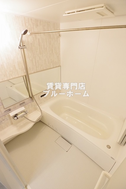 バス・シャワールーム　一坪タイプ！浴室乾燥機・追い炊き機能付きのお風呂です！