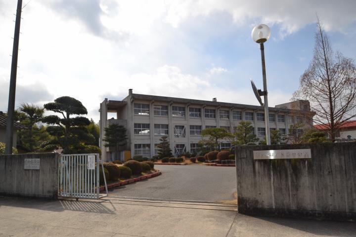 中学校　東広島市立向陽中学校（中学校）まで985m