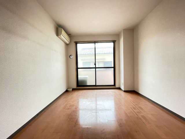 居室・リビング　南向きのお部屋です