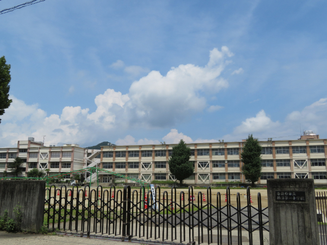 小学校　各務原市立鵜沼第一小学校（小学校）まで1026m