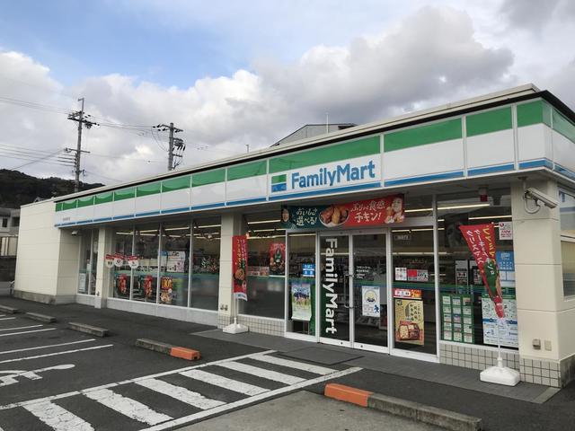 コンビニ　ファミリーマート岩出紀泉台店（コンビニ）まで1636m