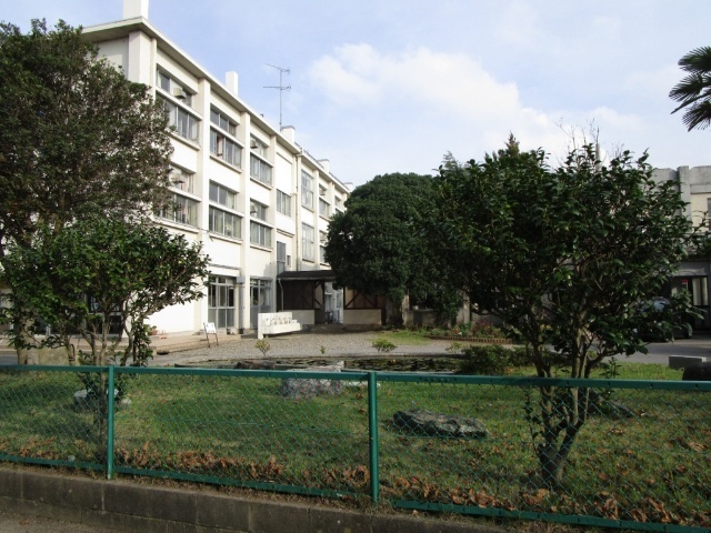 小学校　木更津市立金田小学校（小学校）まで1006m