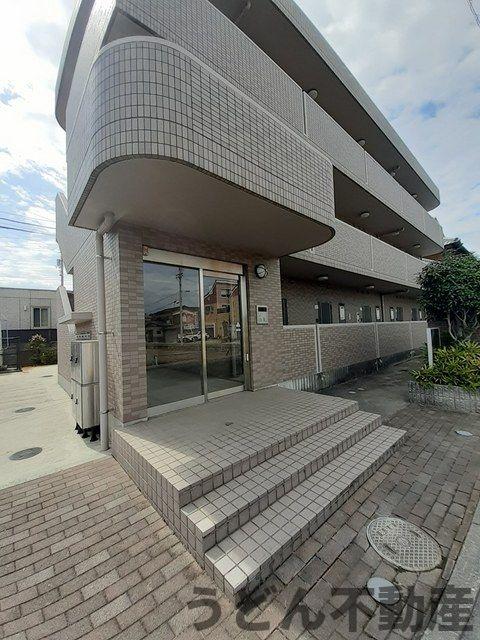 エントランス　うどん県のお部屋探しはうどん不動産へ うどんちゃんとLINE