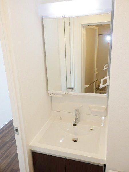 洗面設備　※同タイプの別のお部屋です。