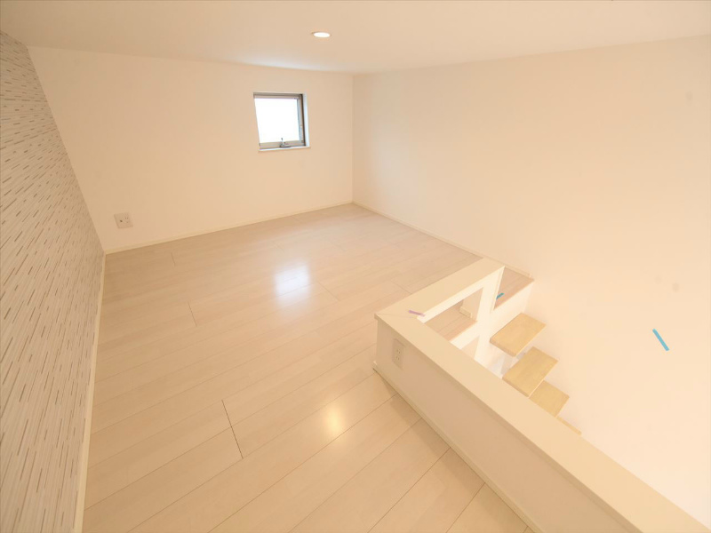 その他部屋・スペース　上段ロフト5.6帖（収納としてもお部屋としても使えます）