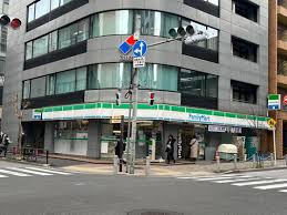 コンビニ　ファミリーマート（コンビニ）まで110m