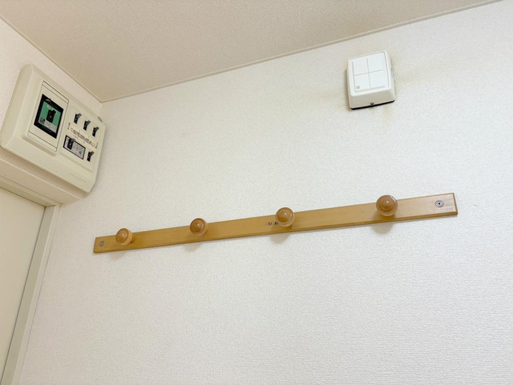 その他設備　玄関に壁かけフック有