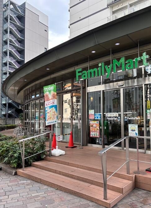 コンビニ　ファミリーマート 渋谷ガーデンフロント店（コンビニ）まで190m