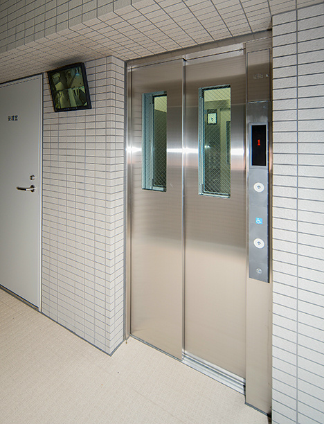 セキュリティ　モニター付エレベーター！
