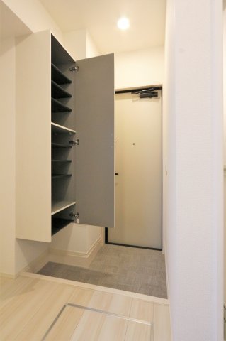 玄関　参考写真（同物件別部屋）