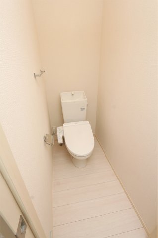 トイレ　参考写真（同物件別部屋）