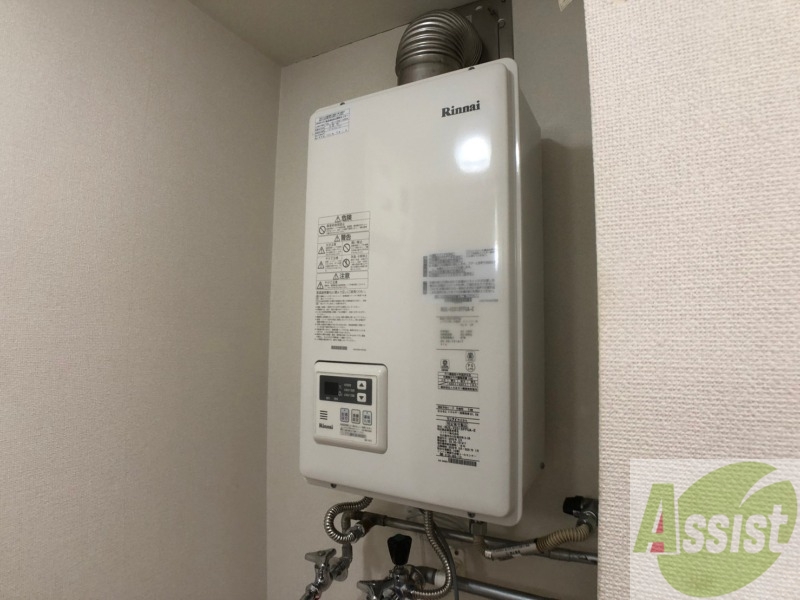 その他設備　給湯器は簡単操作で温度調整ができますよ。