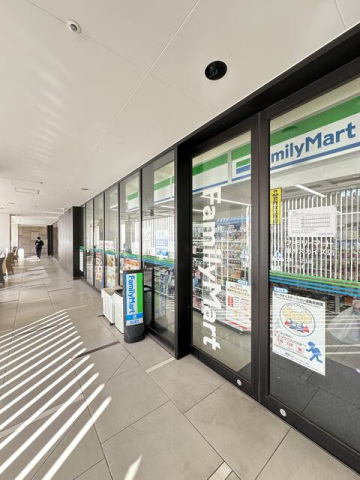 コンビニ　ナチュラルローソン昭和大学江東豊洲病院店（コンビニ）まで851m