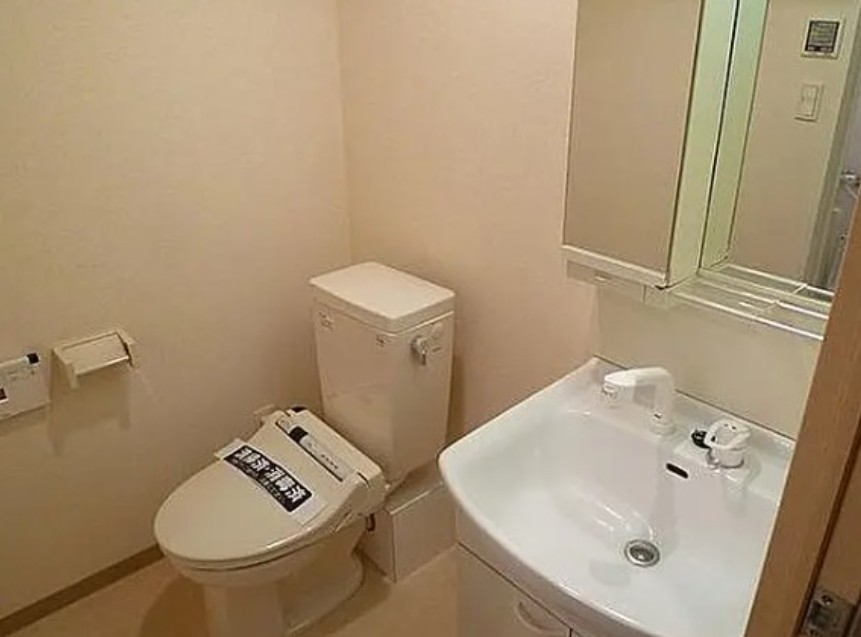 トイレ　※別部屋参考写真